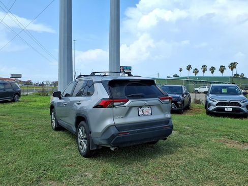Used 2023 Toyota RAV4 XLE Premium FWD image 3