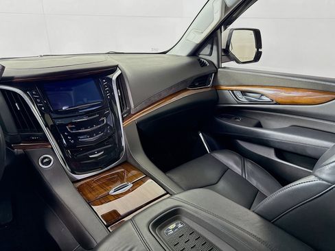 Used 2016 Cadillac Escalade Premium image 23