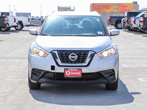 Used 2019 Nissan Kicks SV FWD image 2