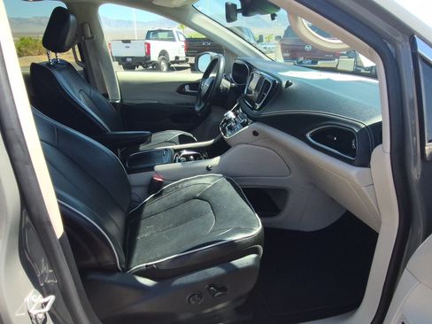 Used 2022 Chrysler Pacifica Limited FWD image 33