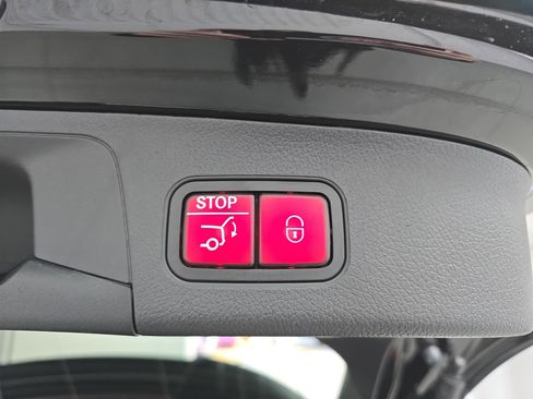 Used 2025 Mercedes-Benz GLA 250 image 13