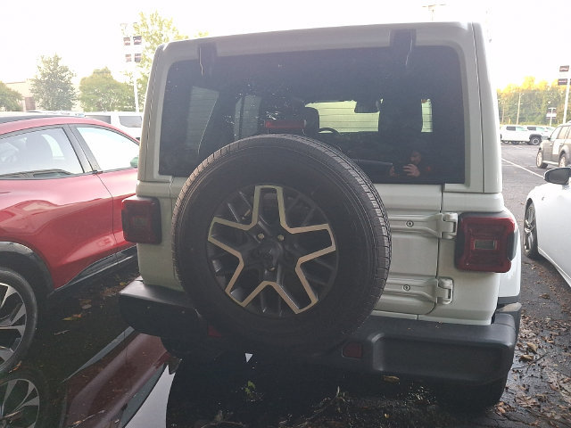 Used 2025 Jeep Wrangler Unlimited Sahara AWD/4WD image 10
