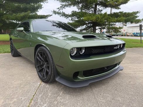 Used 2023 Dodge Challenger SRT Hellcat w/ Driver Convenience Group RWD image 3