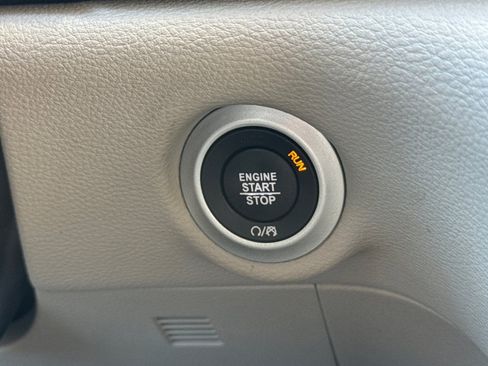 Used 2020 Chrysler Pacifica Limited w/ Advanced Safetytec Group image 24