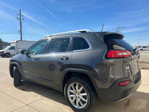 Used 2018 Jeep Cherokee Limited image 3
