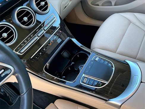 Used 2022 Mercedes-Benz GLC 300 image 17