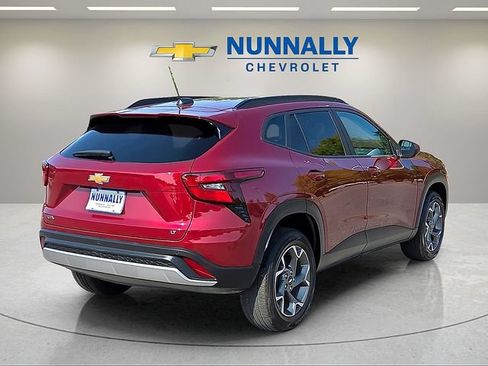Used 2025 Chevrolet Trax LT w/ Driver Confidence Package FWD image 5