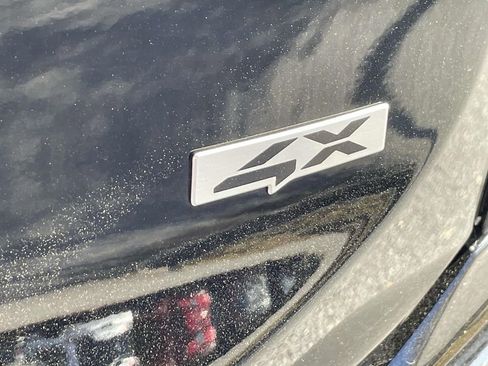 Used 2024 Kia Telluride EX w/ EX Captain's Chair Package image 9