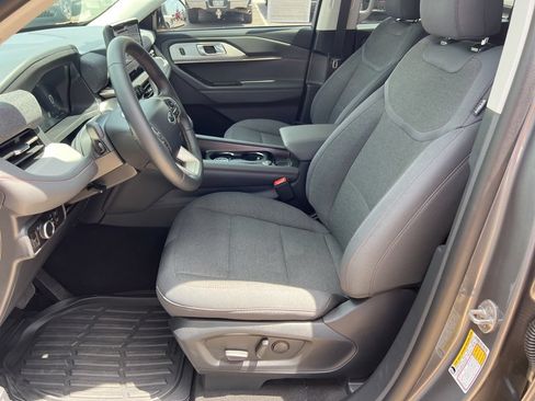 Used 2026 Ford Explorer Active RWD image 24