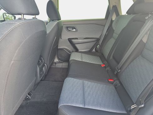 Used 2023 Nissan Rogue SV FWD image 13