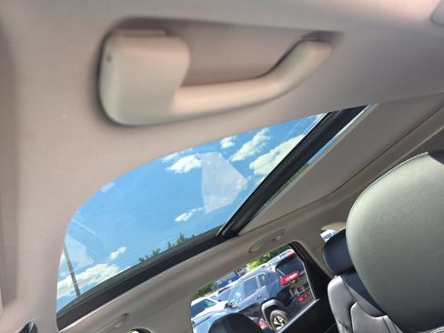 Used 2023 Kia Sorento S w/ Panoramic Sunroof Package AWD/4WD image 13