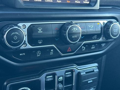 Used 2022 Jeep Gladiator Overland image 20