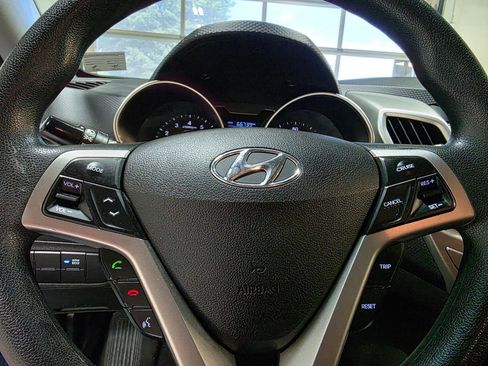 Used 2016 Hyundai Veloster image 26