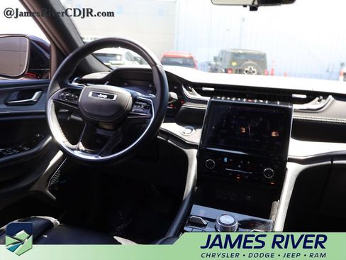 Used 2022 Jeep Grand Cherokee L Overland w/ Luxury Tech Group IV AWD/4WD image 14