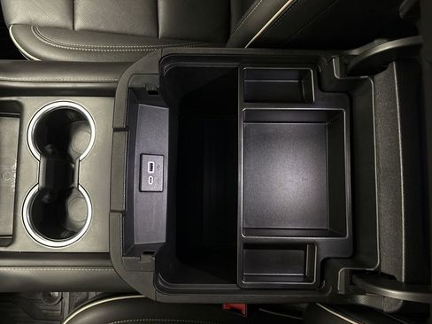 Used 2024 GMC Yukon SLT w/ SLT Luxury Package image 68