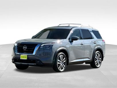 Used 2025 Nissan Pathfinder Platinum w/ Cargo Package