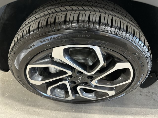 Used 2025 Chevrolet Trax RS FWD image 23