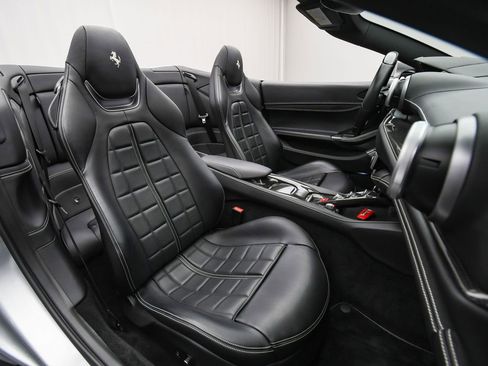 Used 2019 Ferrari Portofino image 17