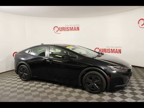 Used 2025 Toyota Prius LE FWD image 9