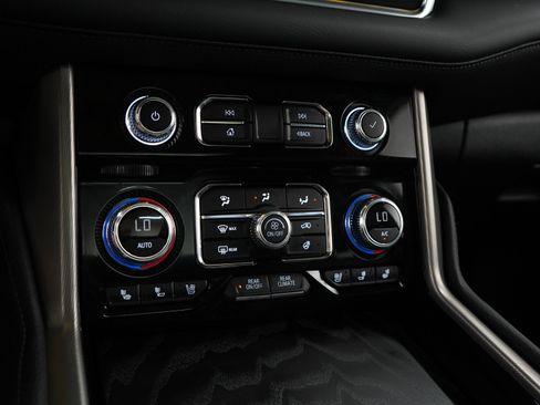 Used 2023 GMC Yukon Denali w/ Advanced Technology Package AWD/4WD image 24