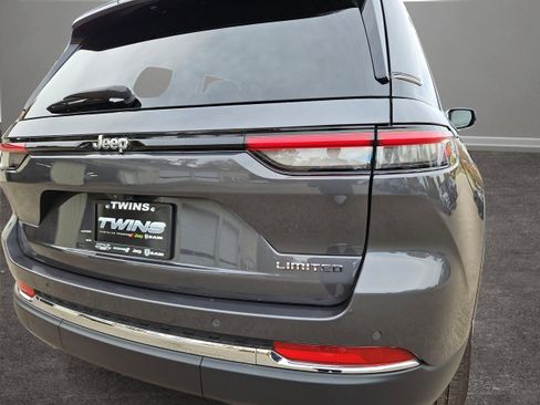 Used 2023 Jeep Grand Cherokee Limited image 38