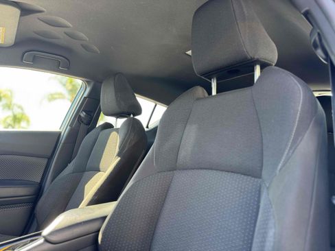 Used 2019 Toyota C-HR XLE image 11