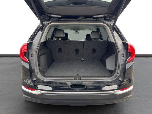 Used 2024 GMC Terrain SLT image 24