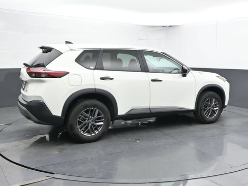 Used 2023 Nissan Rogue S AWD/4WD image 3