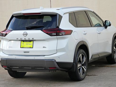 Used 2025 Nissan Rogue SL FWD image 48
