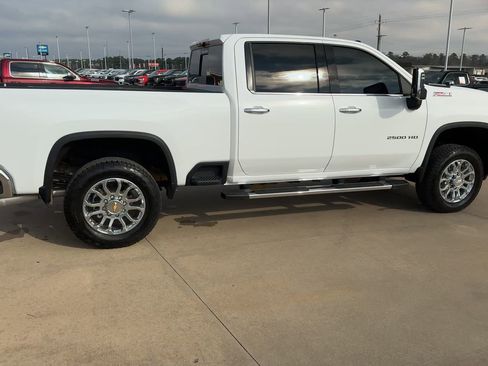 Used 2025 Chevrolet Silverado 2500 LTZ w/ LTZ Premium Package image 9