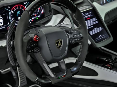 Used 2024 Lamborghini Revuelto image 31