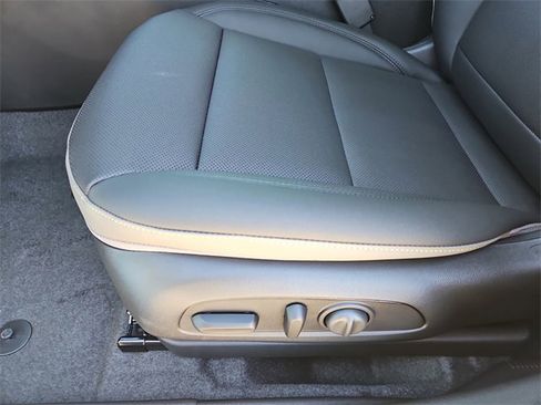 New 2026 Chevrolet Trax ACTIV w/ Sunroof Package image 16