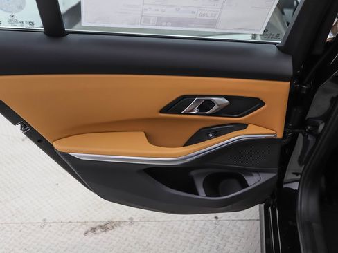 Used 2025 BMW 330i xDrive Sedan w/ Premium Package image 19