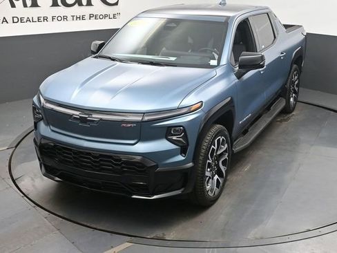 Used 2025 Chevrolet Silverado EV RST AWD/4WD image 39