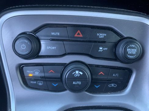 Used 2022 Dodge Challenger SXT image 20