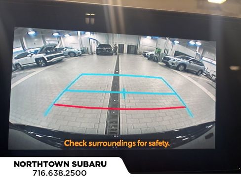 Used 2023 Toyota Highlander L image 17