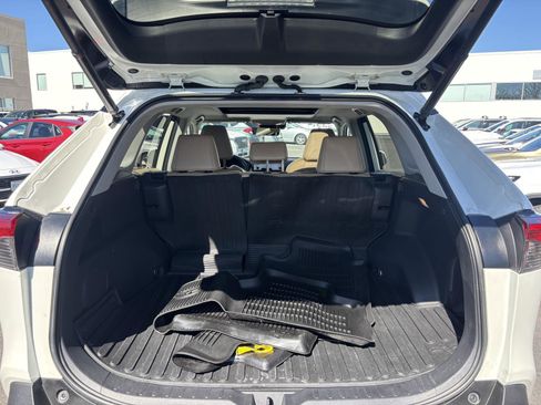 Used 2021 Toyota RAV4 Limited image 14