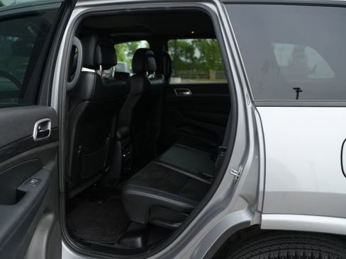 Used 2019 Jeep Grand Cherokee Altitude RWD image 16