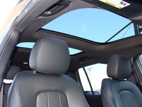 Used 2020 Mercedes-Benz GLB 250 4MATIC w/ Premium Package image 14