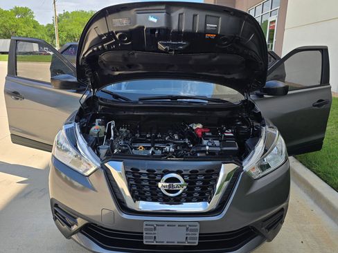 Used 2020 Nissan Kicks S FWD image 12