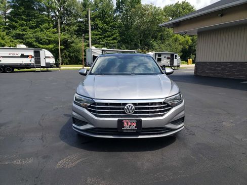 Used 2021 Volkswagen Jetta SE w/ SE Cold Weather Package FWD image 2
