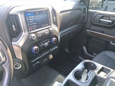 Used 2022 Chevrolet Silverado 1500 LT AWD/4WD image 17