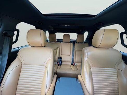 Used 2019 Land Rover Discovery HSE image 27