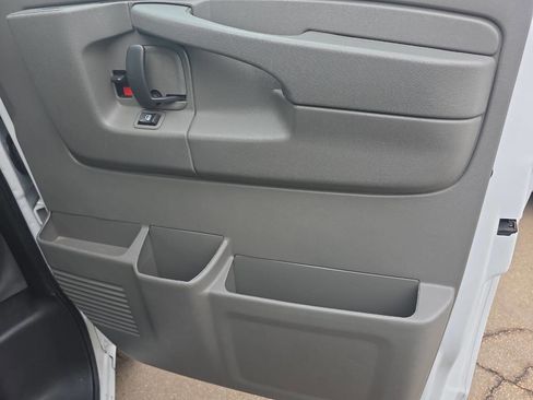 Used 2014 Chevrolet Express 3500 LS image 26