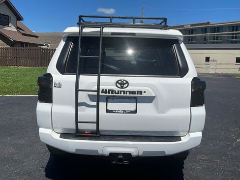 Used 2020 Toyota 4Runner SR5 AWD/4WD image 6