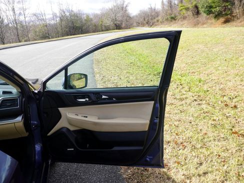 Used 2017 Subaru Legacy 2.5i Limited image 16