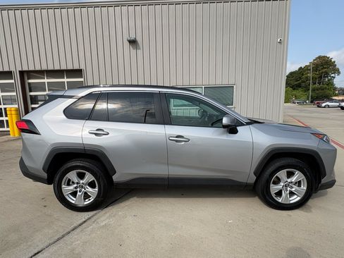 Used 2020 Toyota RAV4 XLE w/ Convenience Package FWD image 9