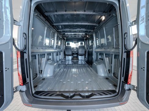 Used 2025 Mercedes-Benz Sprinter 2500 image 33