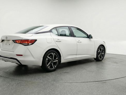 Used 2025 Nissan Sentra SV FWD image 9