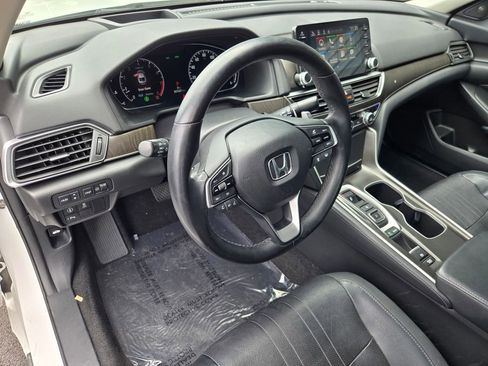 Used 2018 Honda Accord Touring image 18
